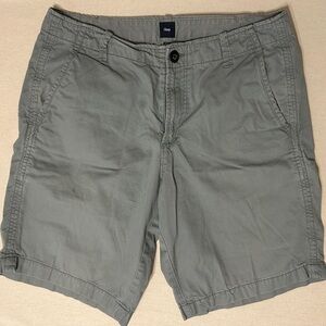GAP Men's Flat Front Gray Shorts
